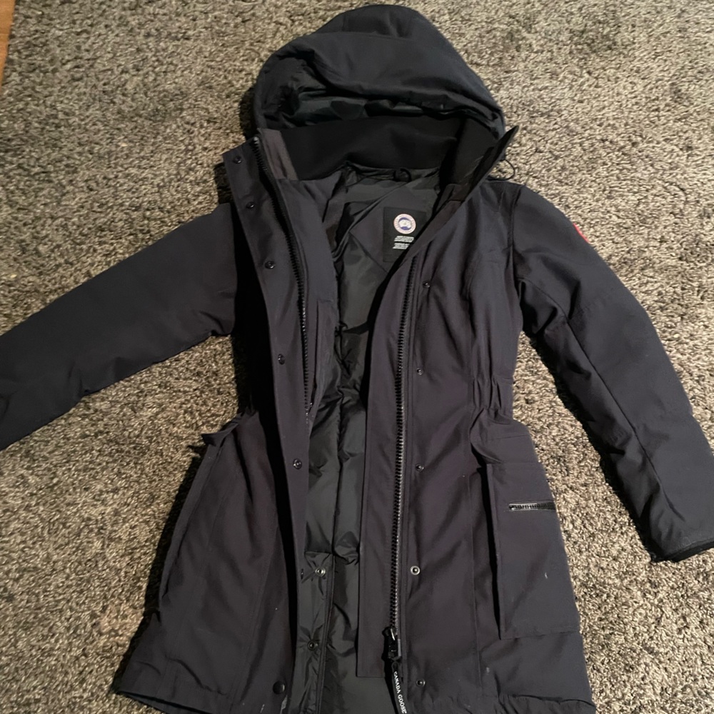Authentic Canada Goose women’s coat size 2XS/2TP tags included to prove athletic